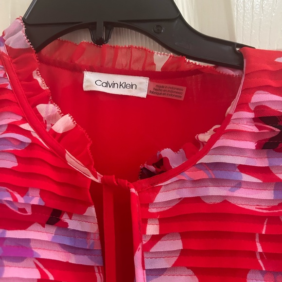 CALVIN KLEIN TOP
3 For $20 - Picture 2 of 2